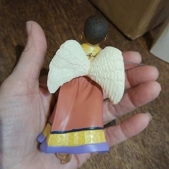 Hallmark A Celebration of Angels ornament - Picture 2 of 6